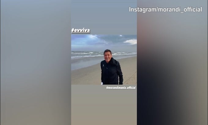 Morandi si gode il mare: "Bello anche fuori stagione..."