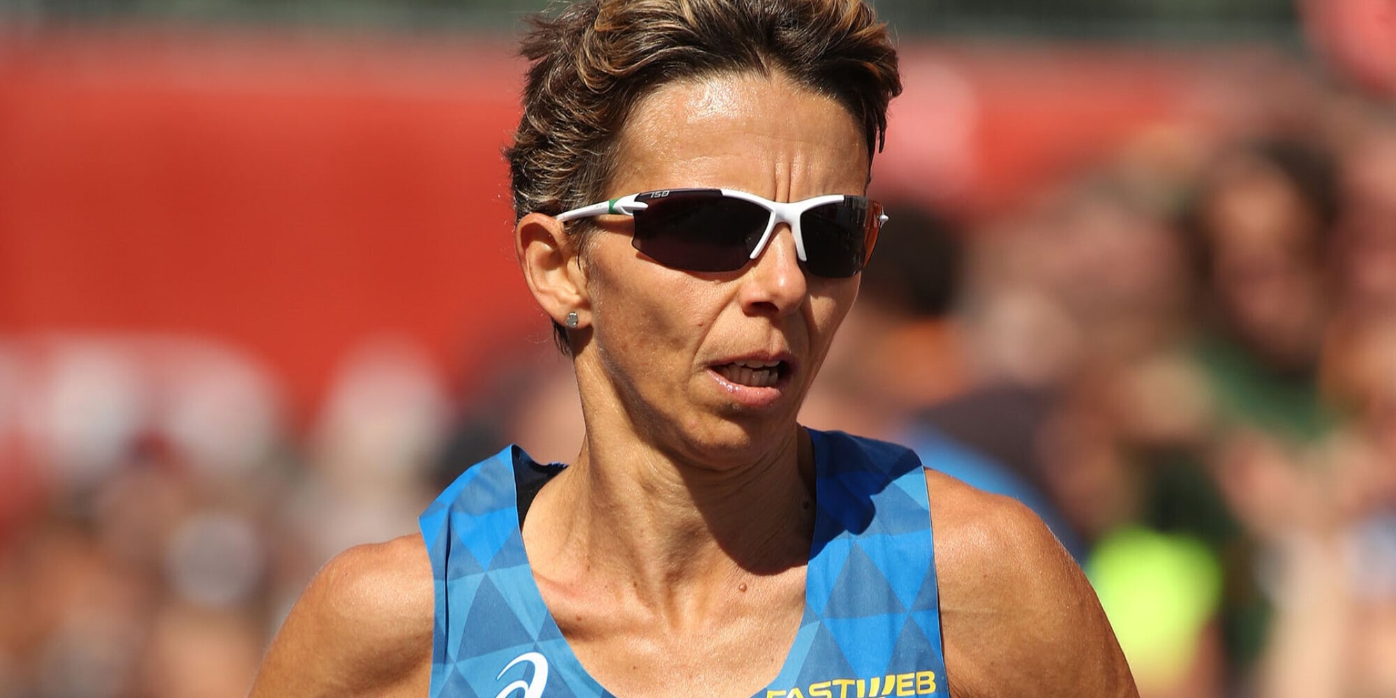 Catherine Bertone 2h35'35" a 51 anni. Dietro c'è la giovanissima Aurora Bado
