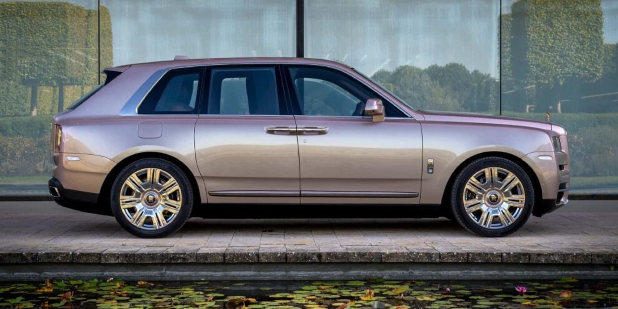 Compie 90 anni e si regala una preziosissima Rolls-Royce "nata" da una perla