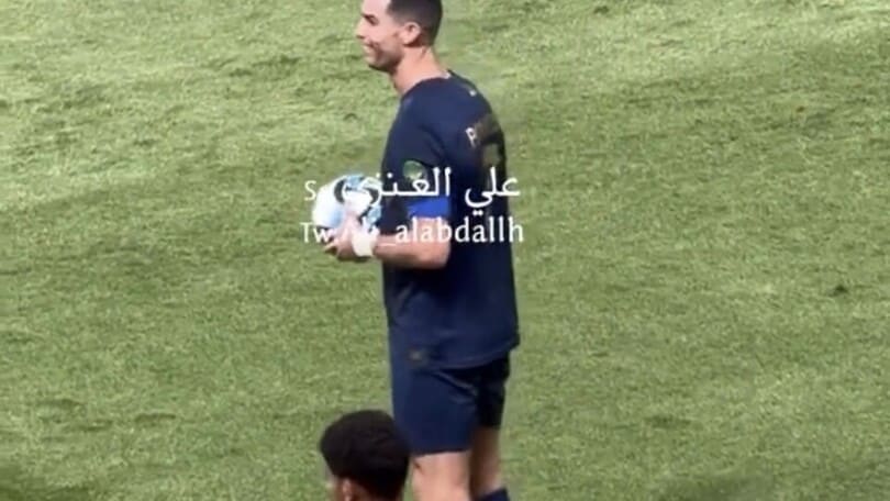 Ronaldo furioso per i cori su Messi