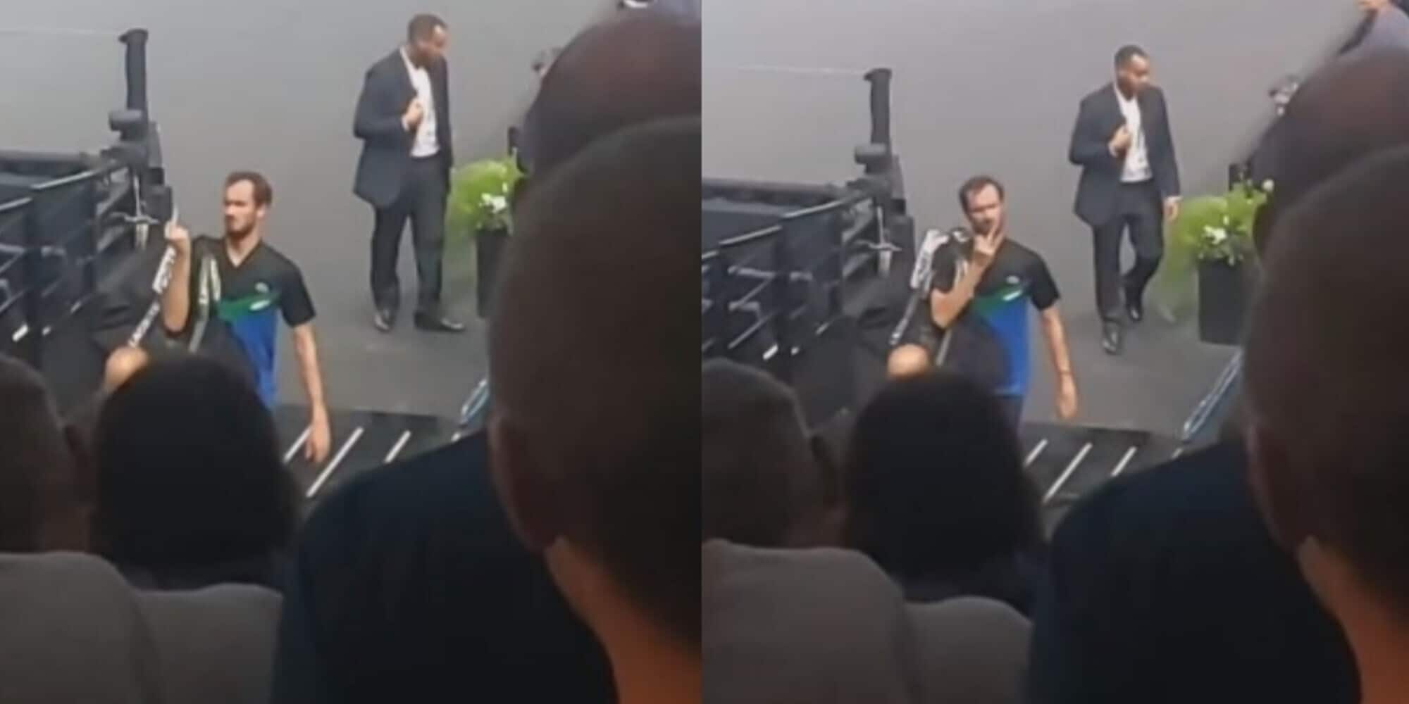 Medvedev, gestaccio volgare al pubblico francese. Poi lo sfottò: “Sono bellissimi…”
