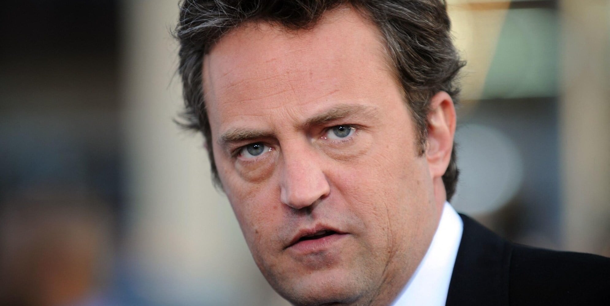 Com'è morto Matthew Perry: cause e risultati dell'autopsia su droga e alcol