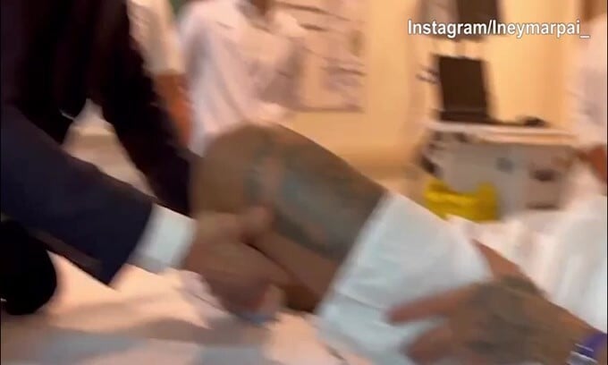 Neymar operato al ginocchio: le immagini prima dell'intervento