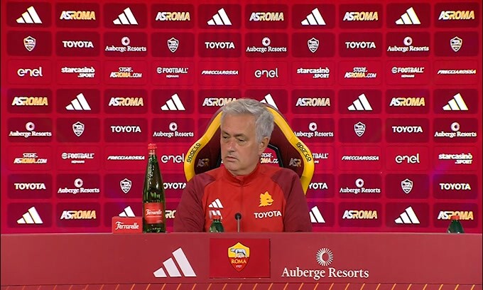 Mourinho: "Dybala e Renato Sanches tornano"