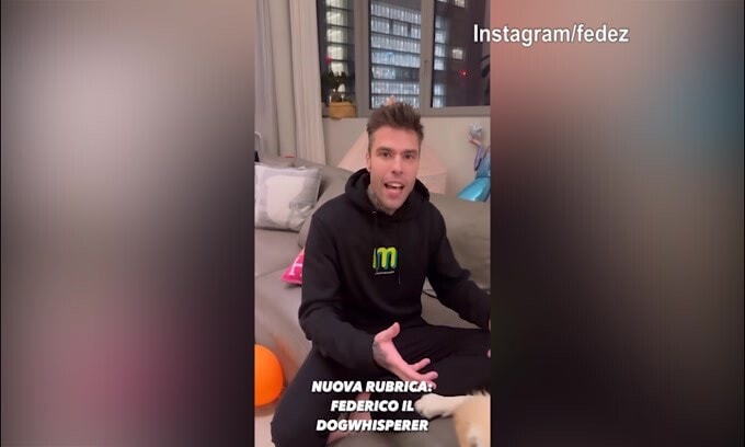 Fedez col suo cane, il video è esilarante