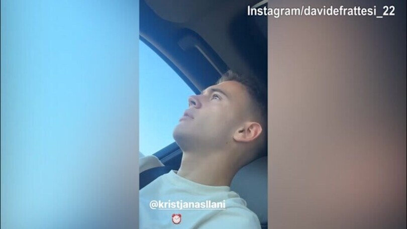 Asllani canta Sfera in auto, Frattesi riprende la scena