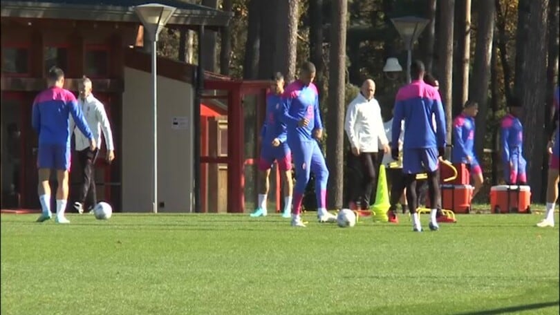 Milan, Theo c'è: Pioli stempera la tensione palleggiando
