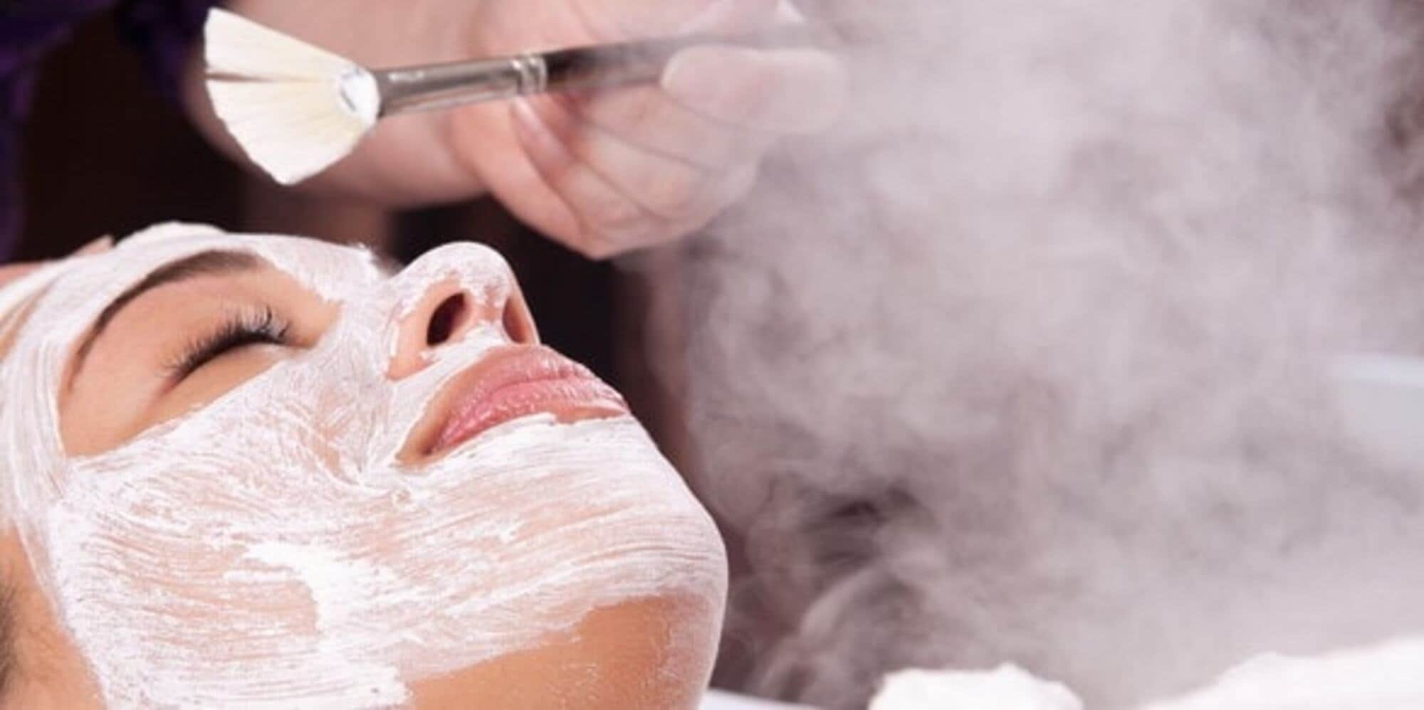 Tutti pazzi per il peeling: come si fa, a cosa serve e cosa succede alla pelle