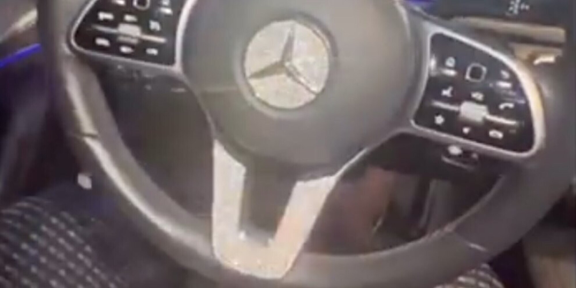 Attenzione agli strass sul volante! Possono trasformarsi in proiettili