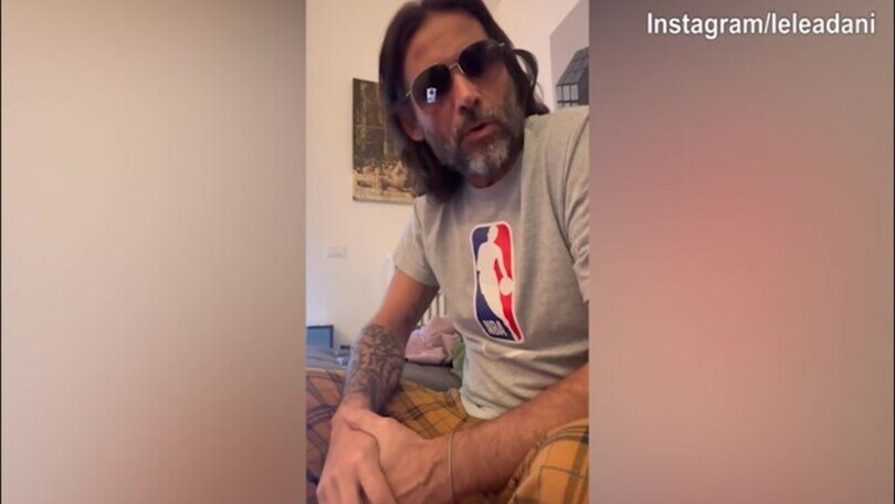 Lele Adani "sfida" Vieri: "Siete dalla parte della libertà o del servilismo?"