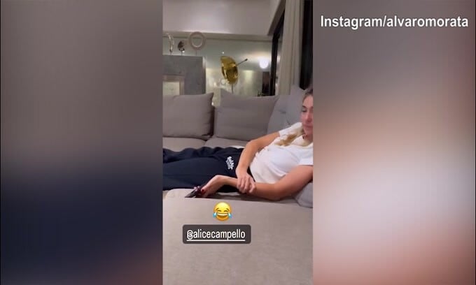 Alvaro Morata prende in giro Alice per...il calzino