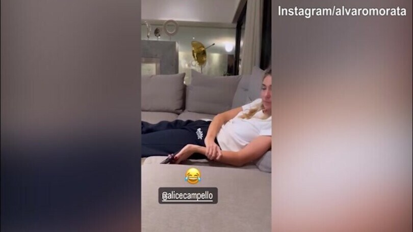 Alvaro Morata prende in giro Alice per...il calzino
