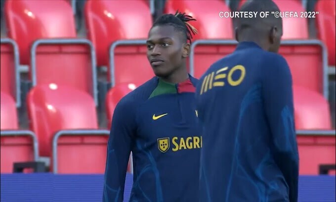 Milan, lesione per Leao: out 3/4 settimane