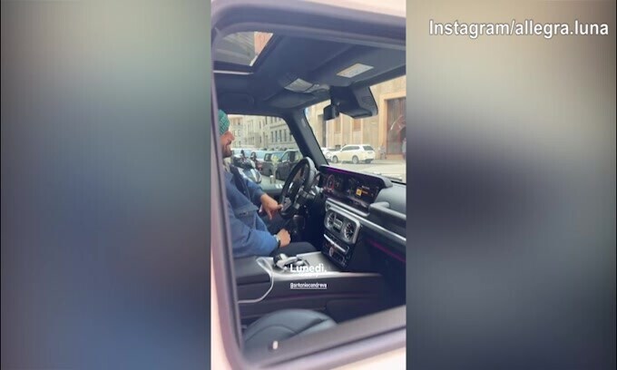 Candreva in auto arriva a Milano, Allegra: "Ecco il papi..."