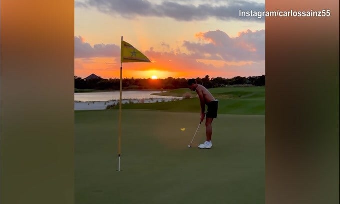 Formula 1, Sainz si rilassa tra golf e surf