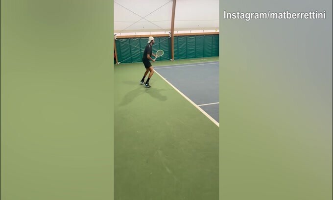 Tennis, Berrettini in campo: eccolo impegnato nel suo allenamento