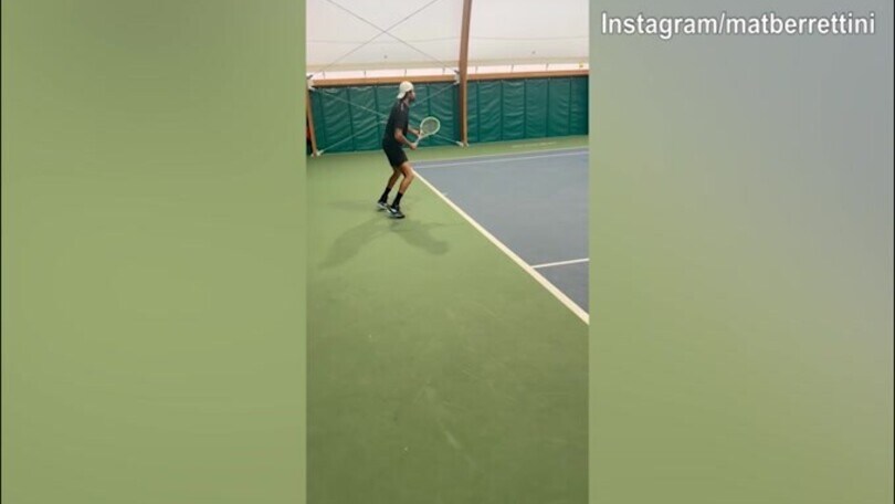 Tennis, Berrettini in campo: eccolo impegnato nel suo allenamento