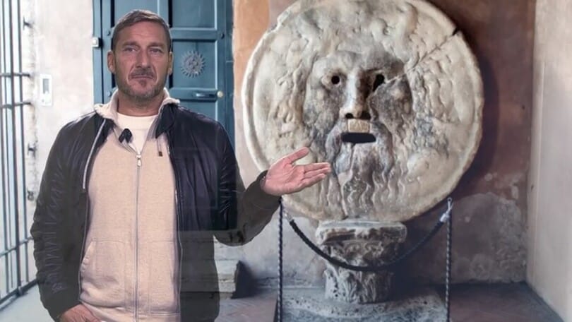 Totti guida turistica per Roma, le gag da Fiorello sono esilaranti