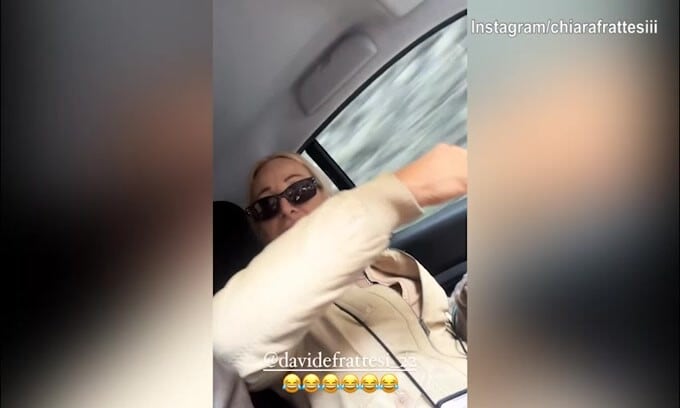 Chiara Frattesi, che risate in macchina con la madre