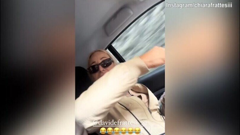 Chiara Frattesi, che risate in macchina con la madre