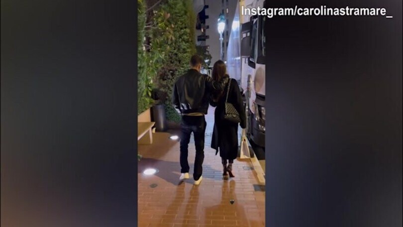Carolina e Pellegri in giro abbracciati: le immagini del loro amore