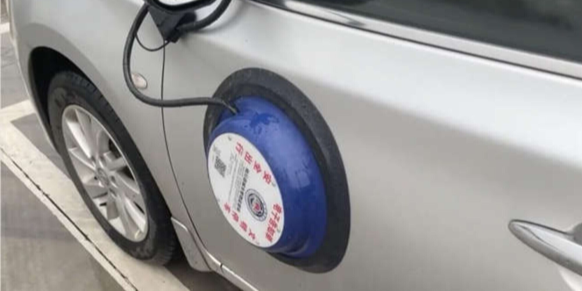 L'incredibile dispositivo che in Cina usano per i parcheggi selvaggi