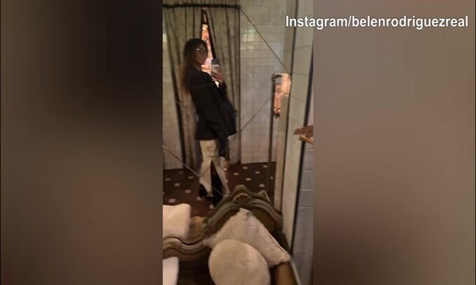 Cappotto, occhiali e sguardo sexy: ecco Belen Rodriguez!