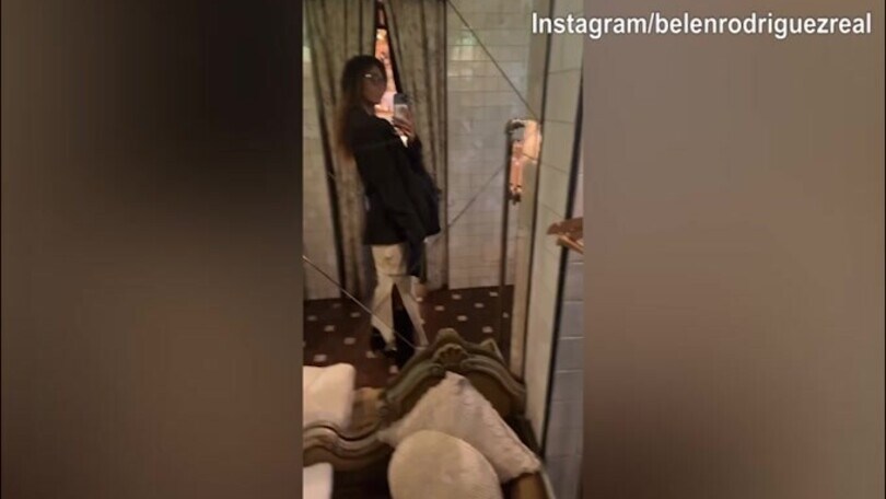 Cappotto, occhiali e sguardo sexy: ecco Belen Rodriguez!