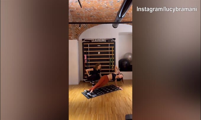 Lady Chiesa si allena duramente in palestra
