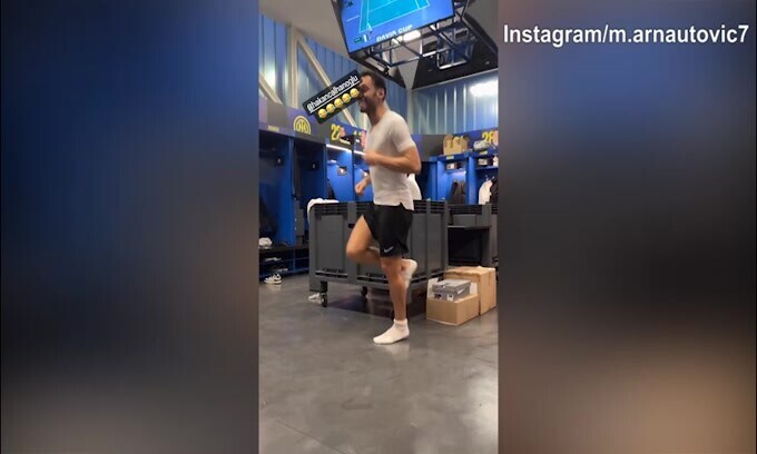 Calhanoglu, ma che fai? Il turco è scatenato nello spogliatoio!