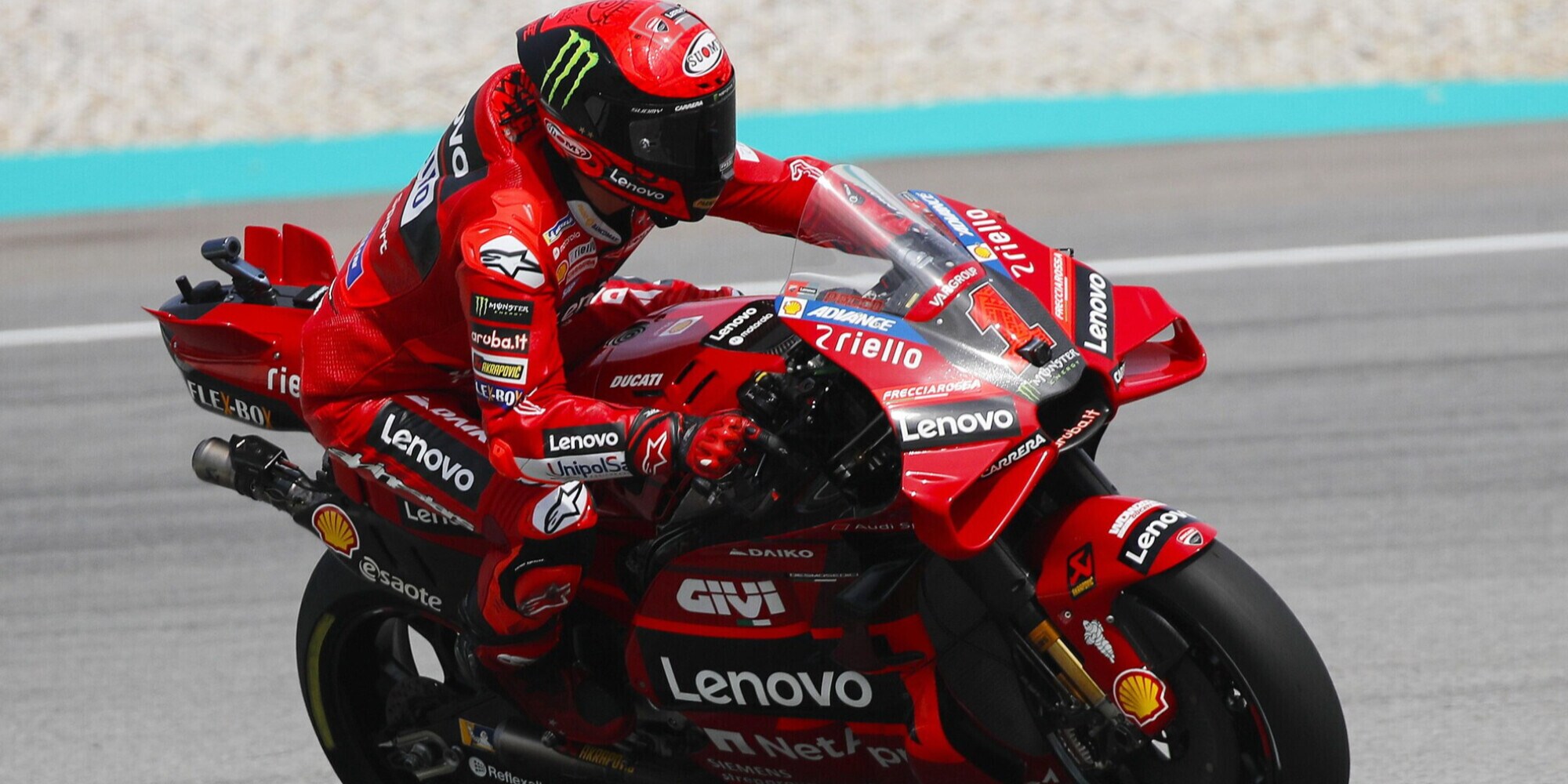 MotoGP, pole super di Vinales a Valencia: Bagnaia 2°, Martin solo 6°