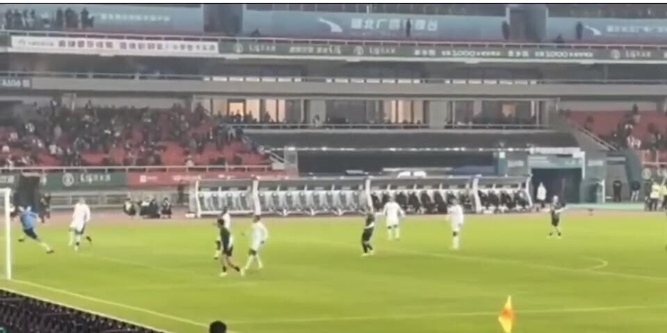 Totti, classe eterna: "cucchiaio" spettacolare in Cina
