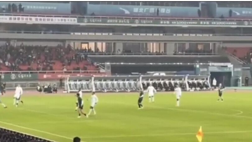 Totti, classe eterna: "cucchiaio" spettacolare in Cina