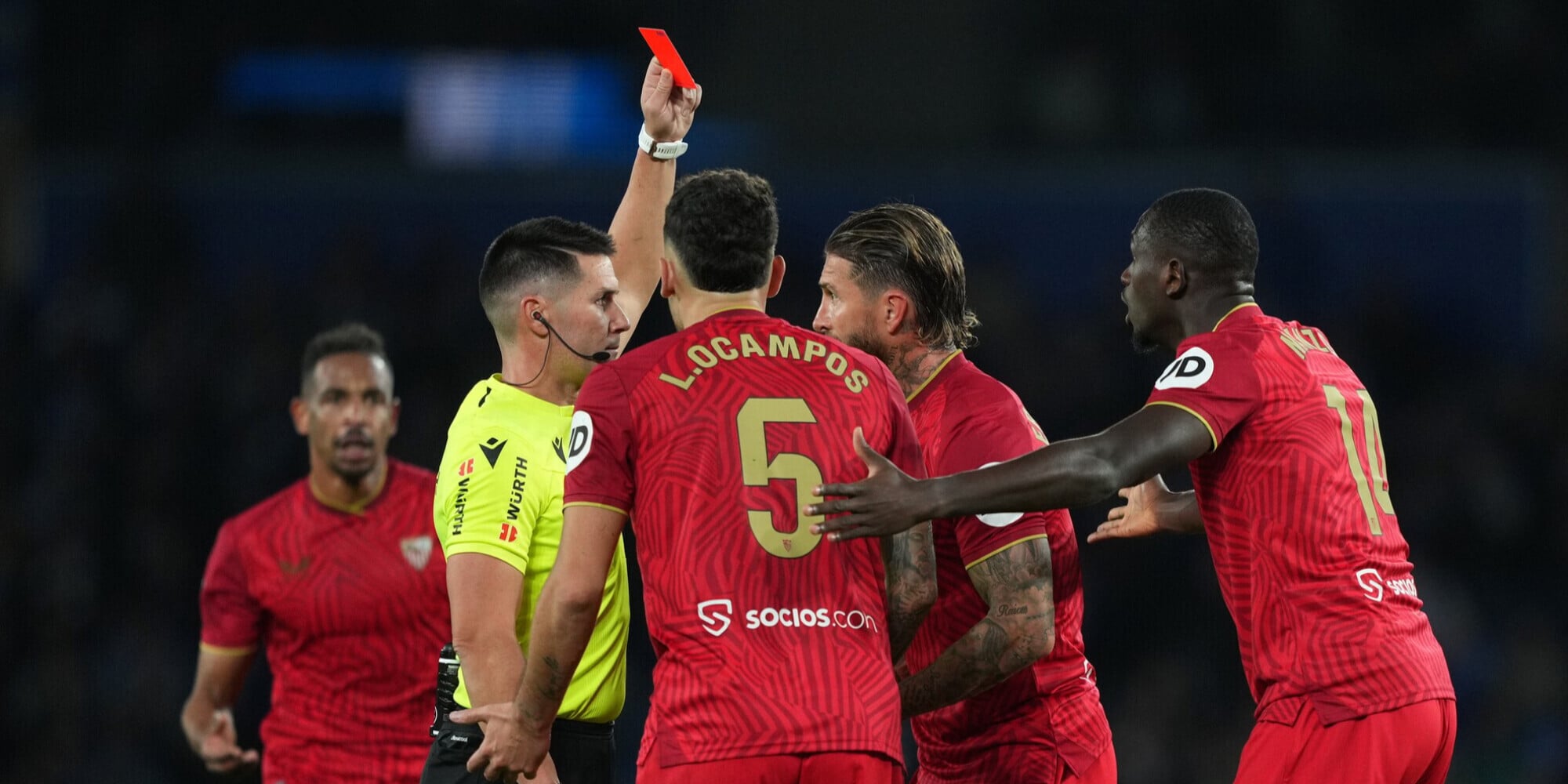 Liga, crolla ancora il Siviglia: contro la Real Sociedad finisce in nove uomini