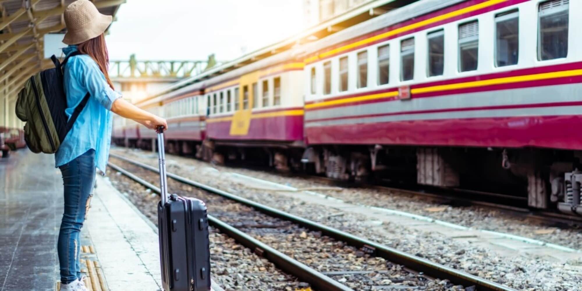 Usa la piastra per capelli sul treno e blocca tutta la linea ferroviaria in tutta Italia