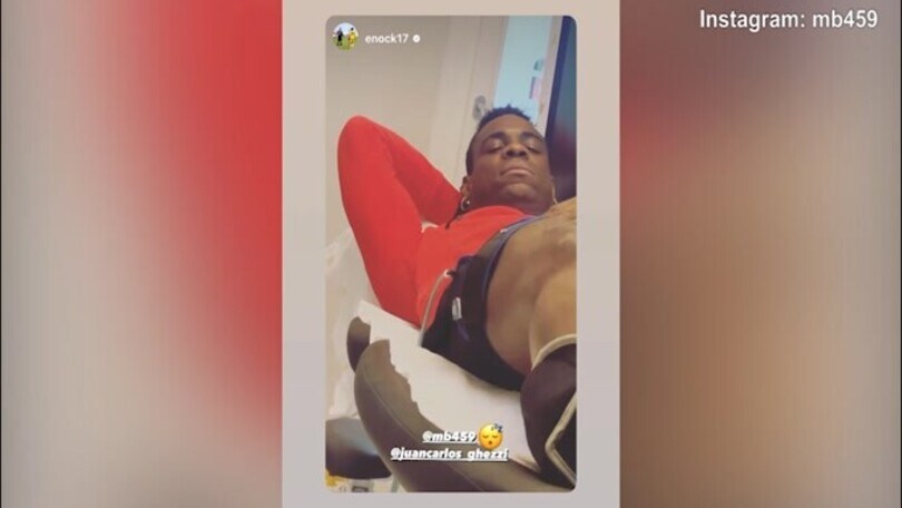 Balotelli scherza con Enock