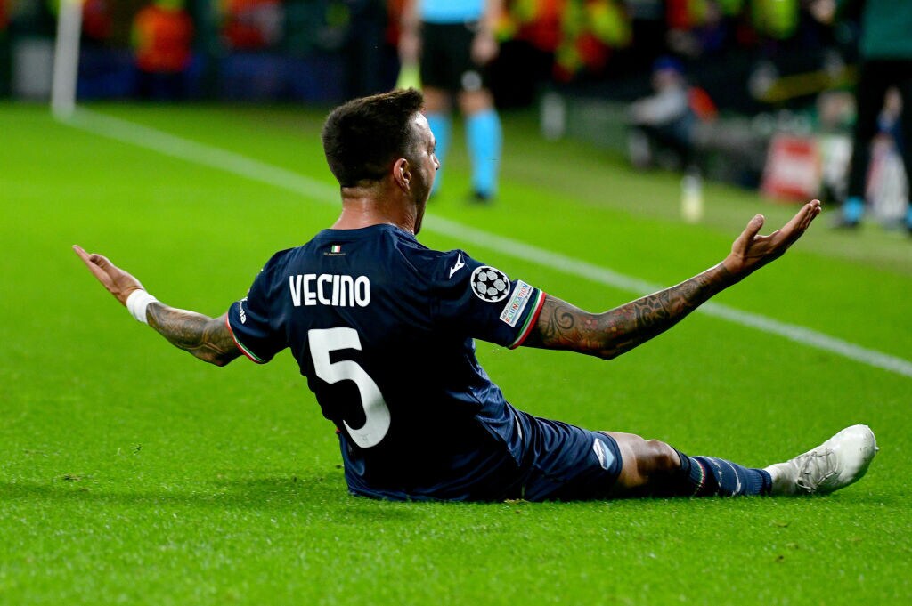 Lazio, Vecino escluso. Bove: "I calciatori non sono ignoranti"