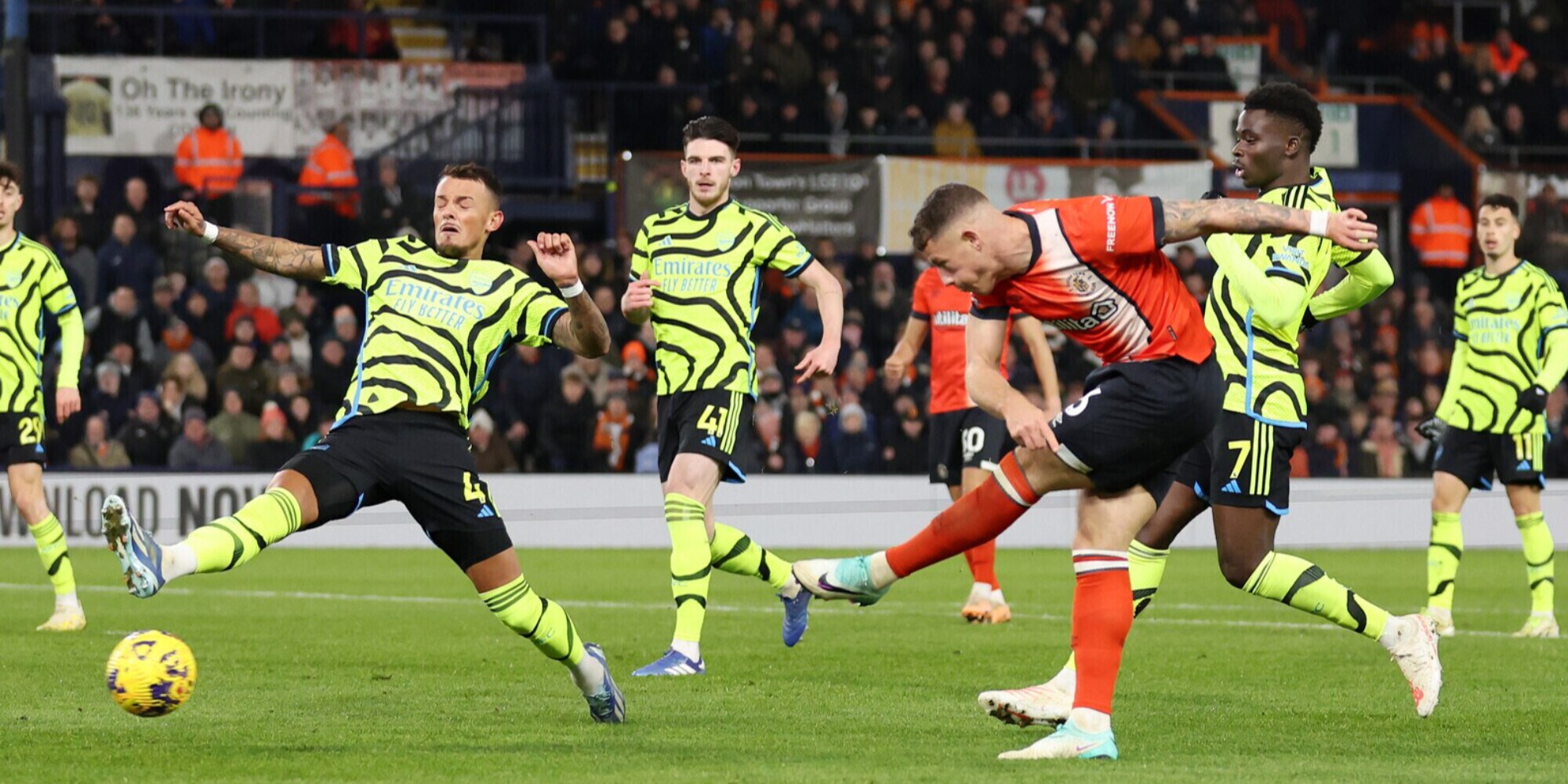 Premier, l'Arsenal doma il Luton: Rice firma il 4-3 al 97'. Ok Wolves