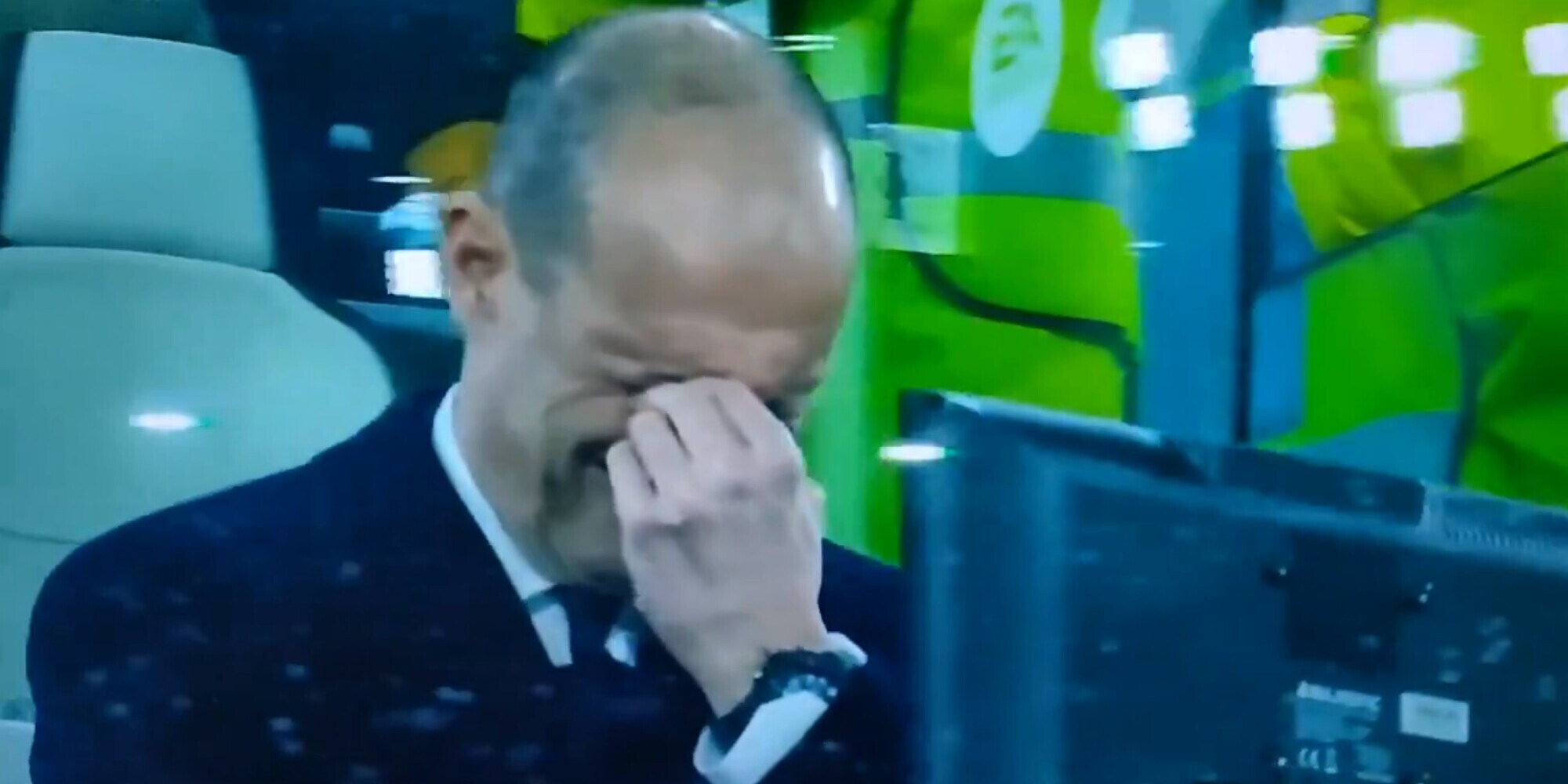 Allegri, lo sguardo in panchina dopo l'errore di Vlahovic in Juve-Napoli dice tutto