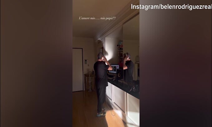 Il papà di Belen canta in maniera meravigliosa