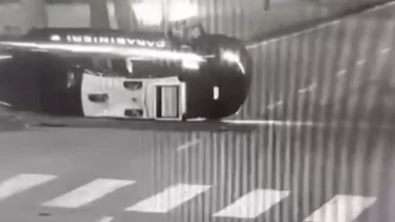 Brutto incidente all'incrocio: Peugeot travolge auto Carabinieri
