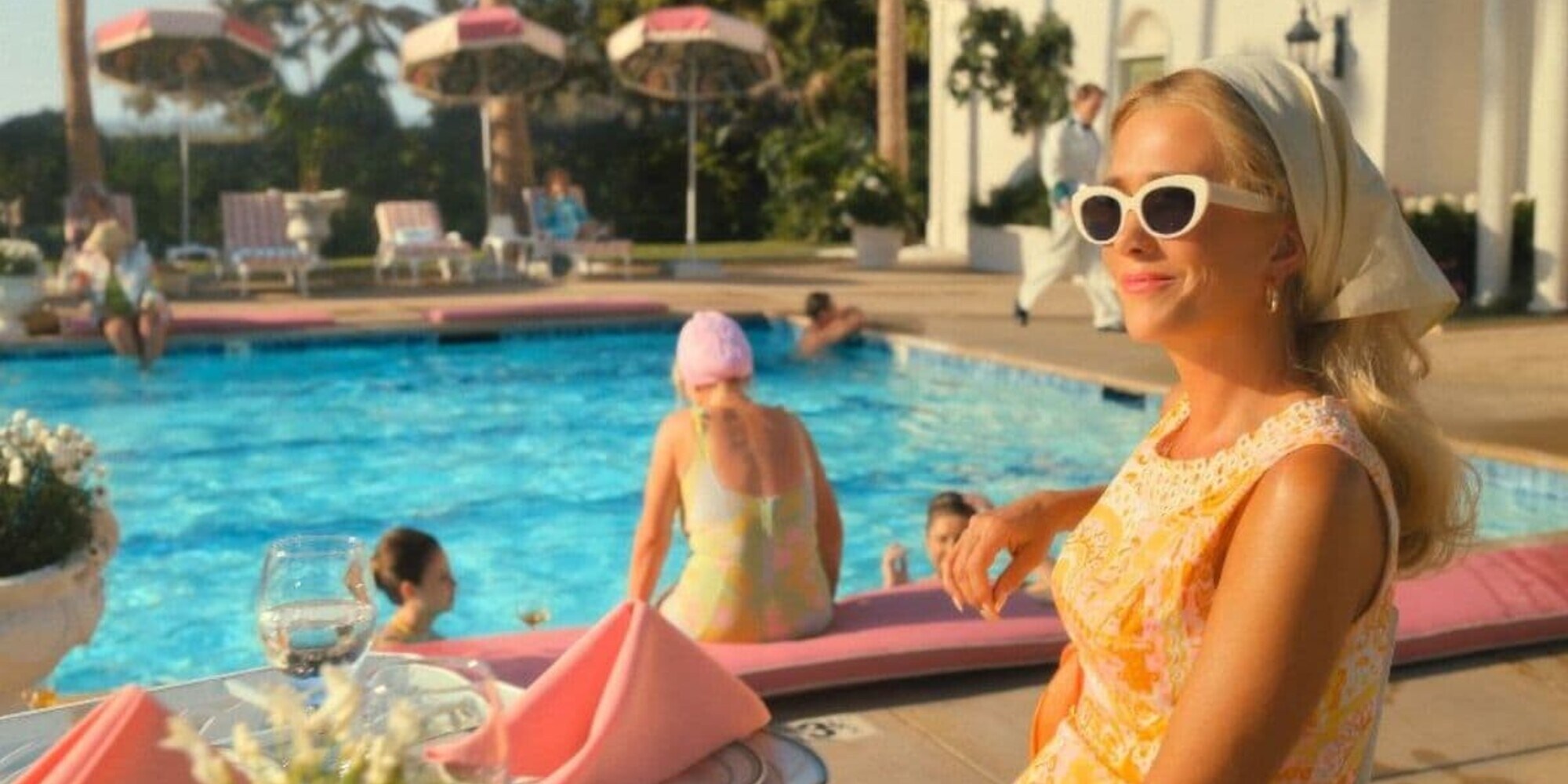 Prime foto della nuova serie tv Palm Royale
