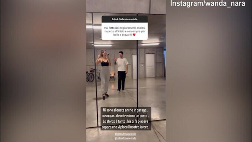 Wanda Nara, ballerina vera: allenamento nel garage