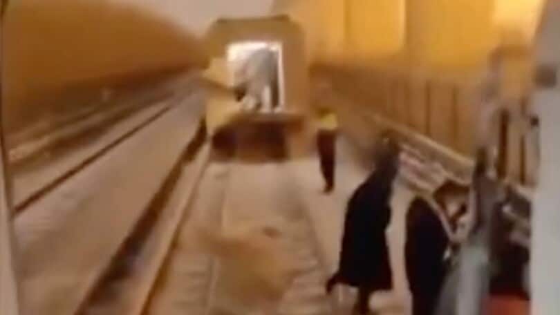 Paura a Pechino: il vagone della metro si stacca col treno in corsa