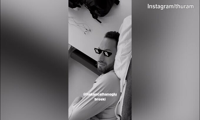 Inter, Calhanoglu dorme: Thuram lo prende in giro sui social...