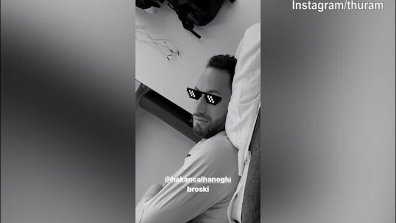Inter, Calhanoglu dorme: Thuram lo prende in giro sui social...