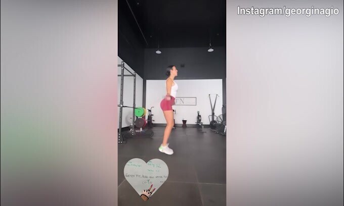 Georgina Rodriguez si allena duramente in palestra