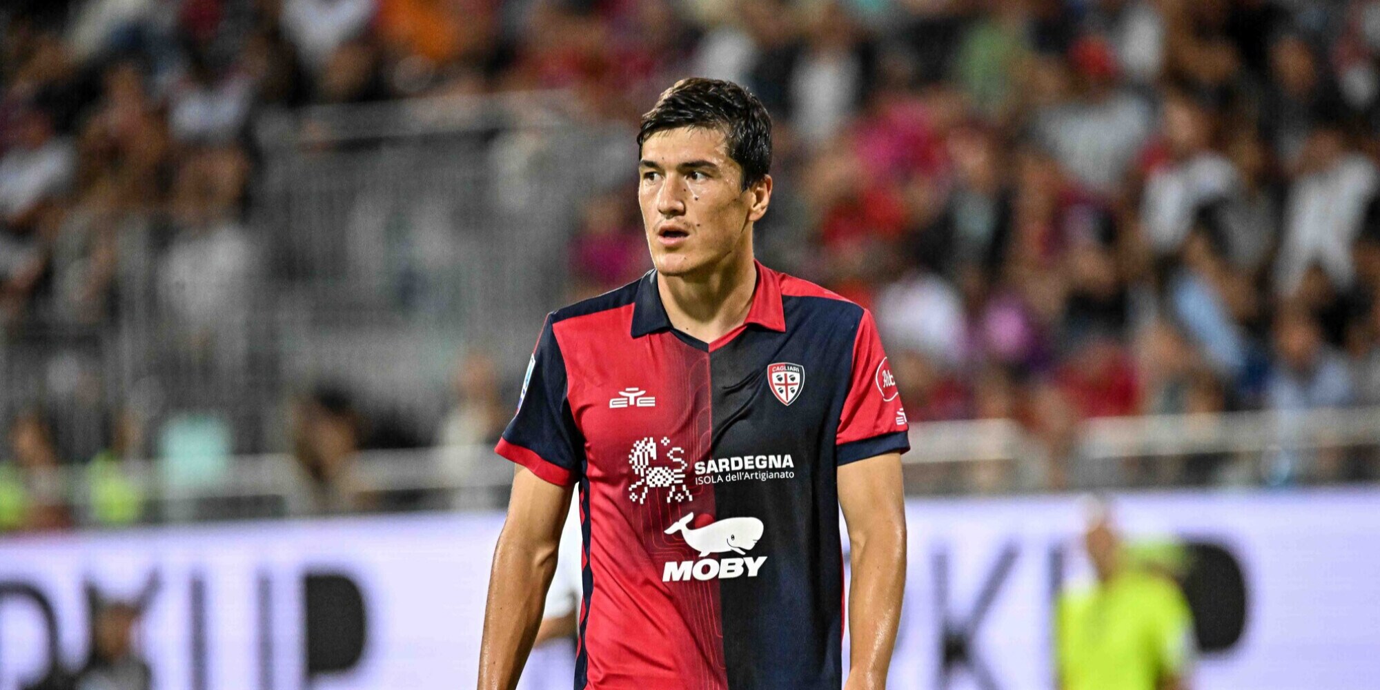 Cagliari, Shomurodov operato al piede: i tempi di recupero