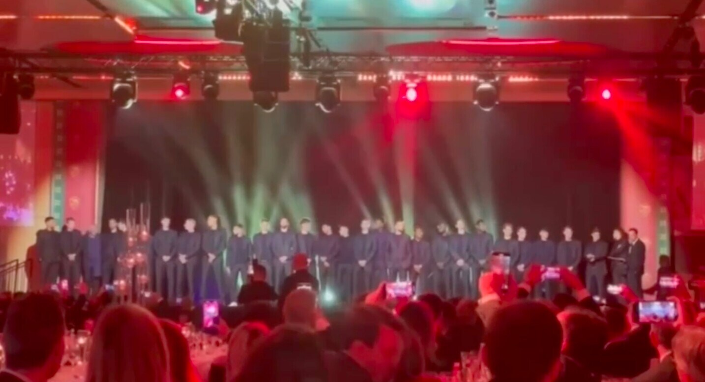 Mourinho acclamato alla cena di Natale della Roma
