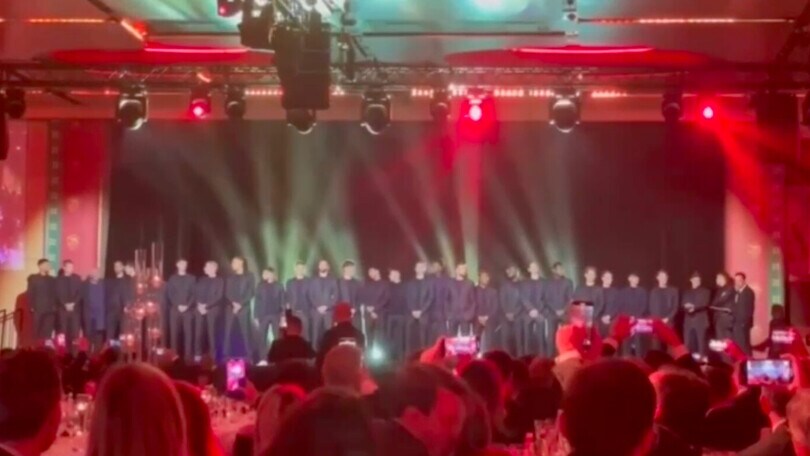 Mourinho acclamato alla cena di Natale della Roma